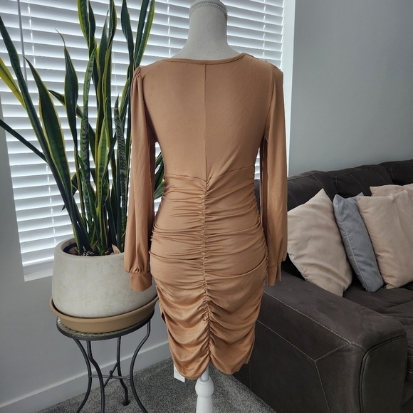 CIDER Ruched Scrunch Back Long Sleeve Mini Dress. Sise Small. New. - Picture 3 of 5
